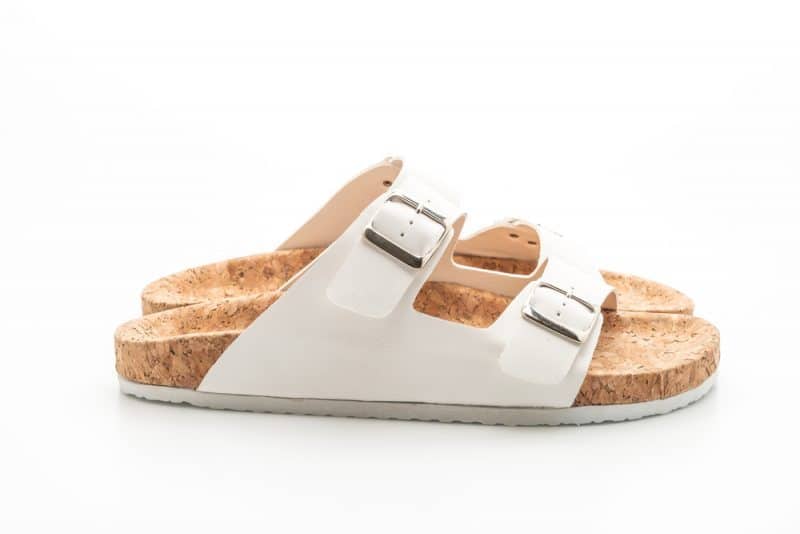 24 Best Sandals for Flat Feet - Shoerazzi