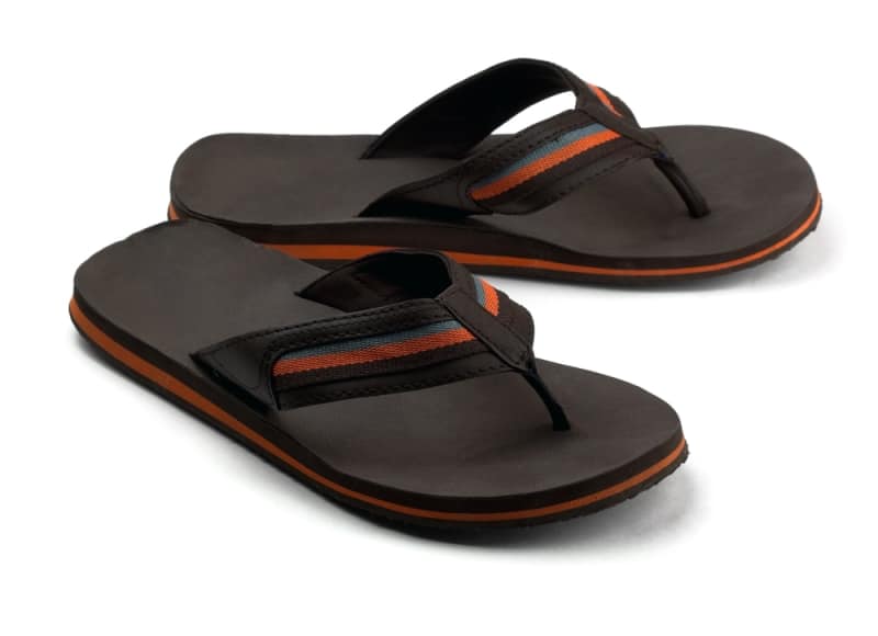 10 Best Flip Flops for Flat Feet - Shoerazzi