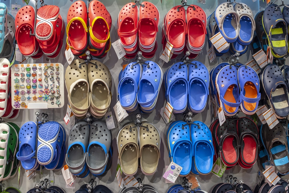 Can You Wash Crocs In The Washing Machine? Cleaner Digs