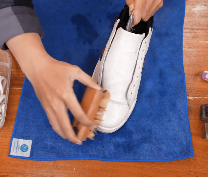 how to clean white shoes