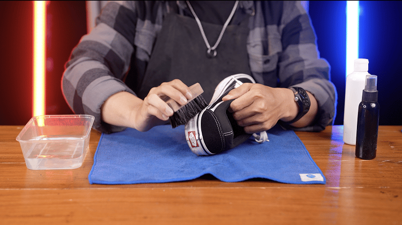 how to clean white soles of shoes