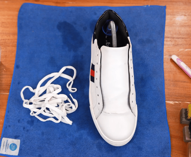 how to clean white shoes