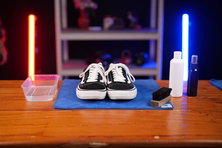 how to clean white soles of shoes