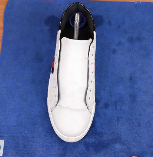 how to clean white shoes