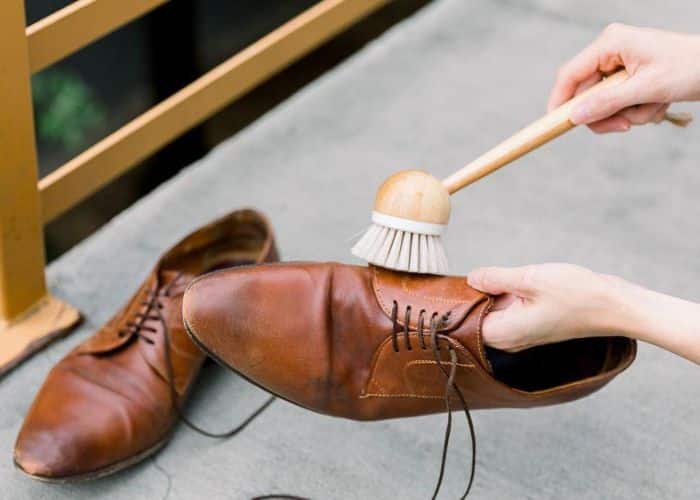 how to clean leather shoes