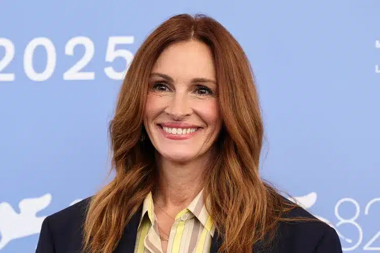 Julia Roberts makeup-free glowy skin Gen Z middle part viral Instagram photo